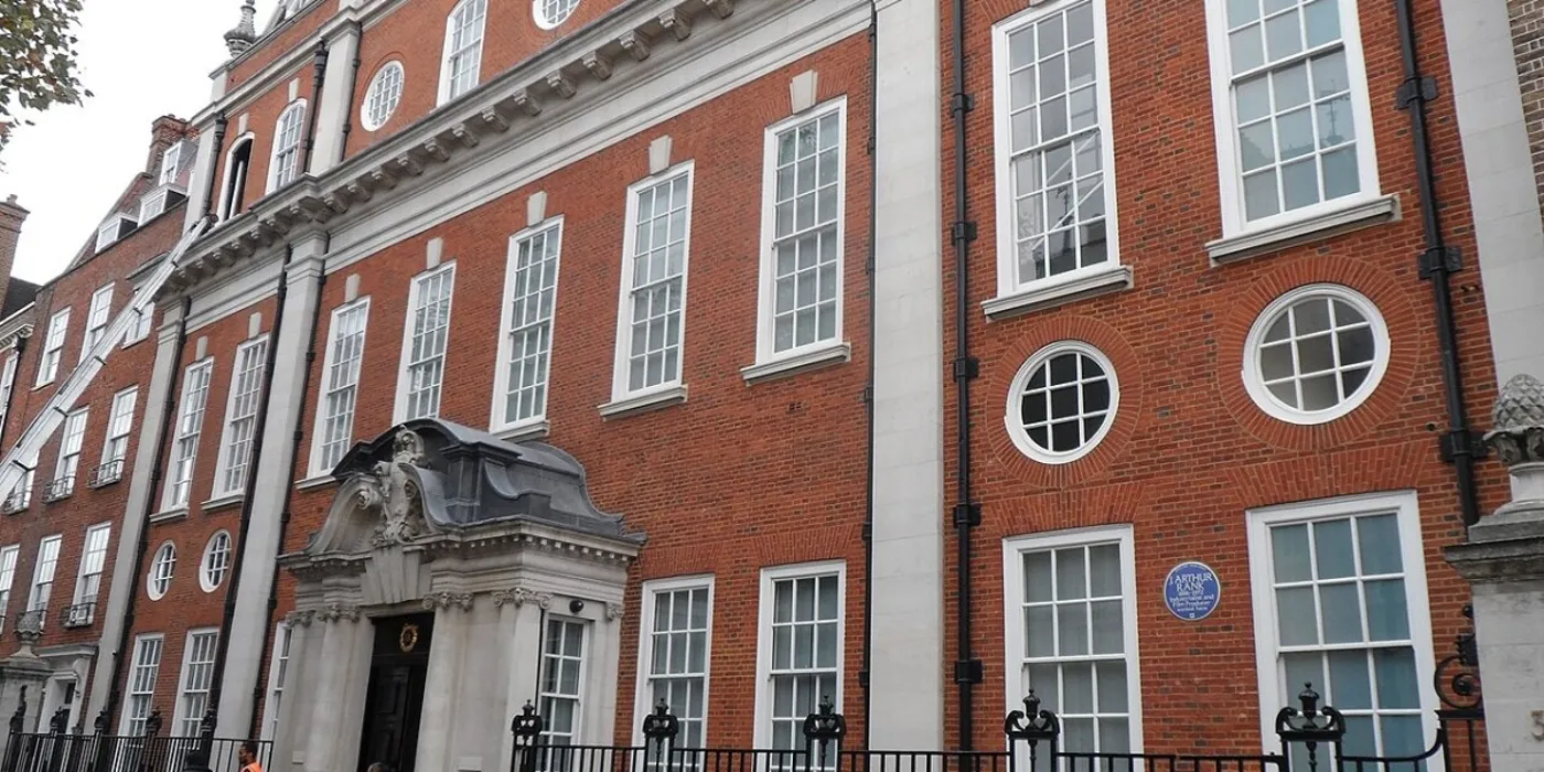Индийский миллиардер купил самый дорогой особняк в Лондоне