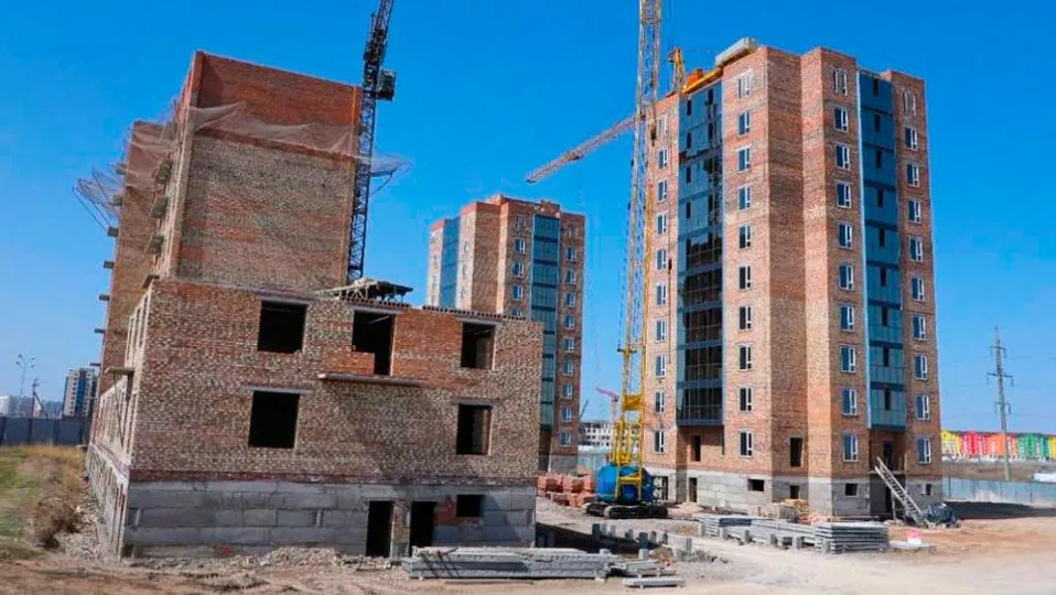 В Астане снесли 12 незаконно построенных квартир в новом ЖК